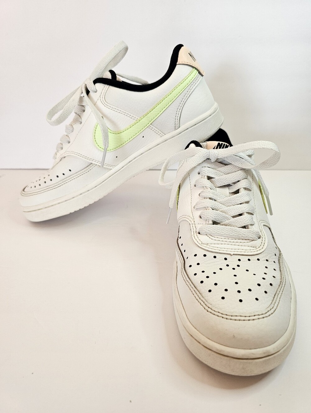 Nike Court Vision Low Top Sneakers Size 7 Green Peach Sporty Athletic Streetwear
